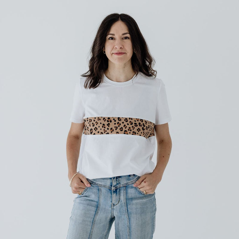 A size S mum wearing a white and leopard print breastfeeding t-shirt with a zip.